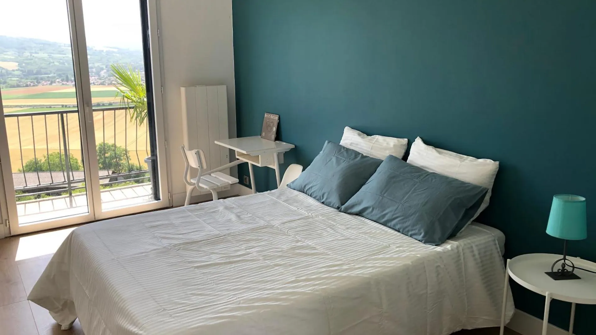 Апартаменты Appartement 100 M2 Vue Sancy Et Puy De Dome Veyre-Monton